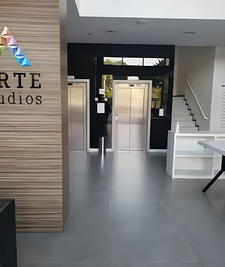 Apartamento varanda 6- sala e quarto separados